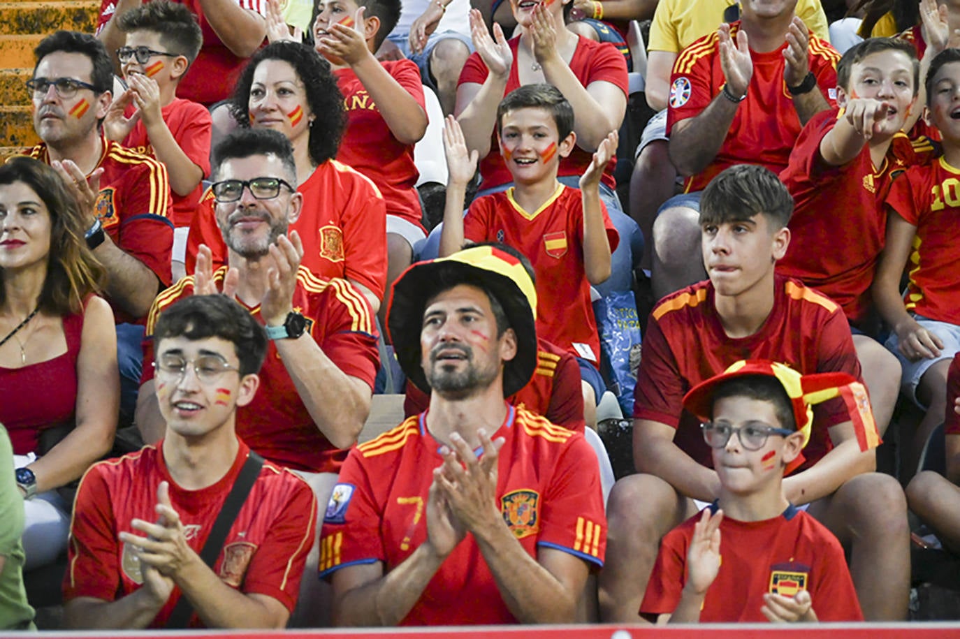 Imágenes del partido entre España y Andorra en Badajoz (II)