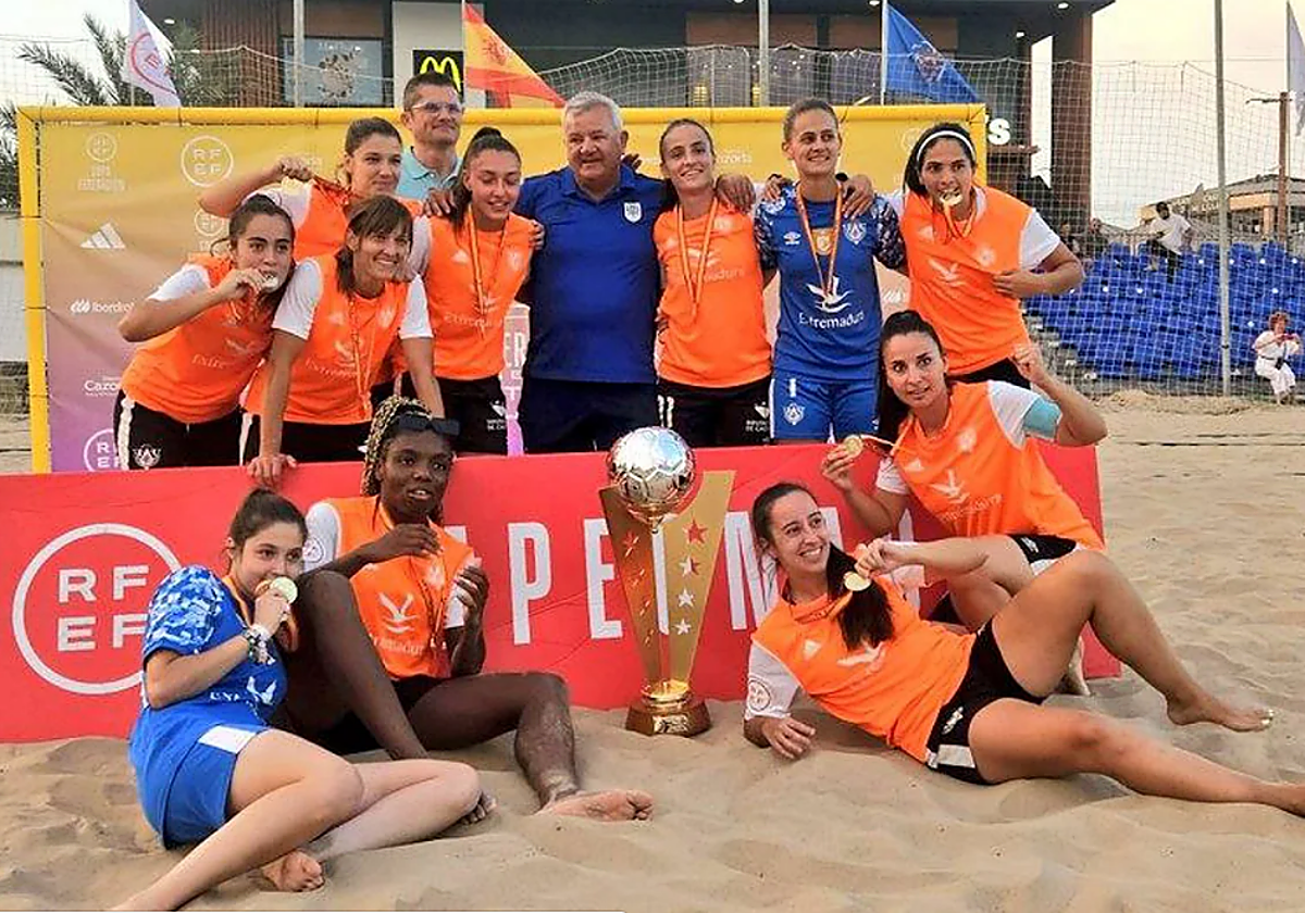 Las jugadoras del Cacereño tras ganar la Supercopa el curso pasado.
