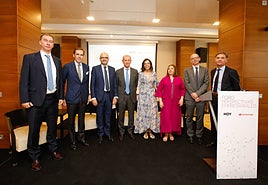 Víctor Cioban, Rafael Benjumea, Justiniano Cortés, Carlos Arce, Inmaculada López, Mar Domínguez, Ramón Jiménez y Ángel Luis Arce.