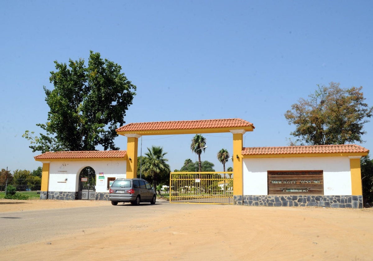 Fachada del centro de migrantes del Prado, en Mérida.