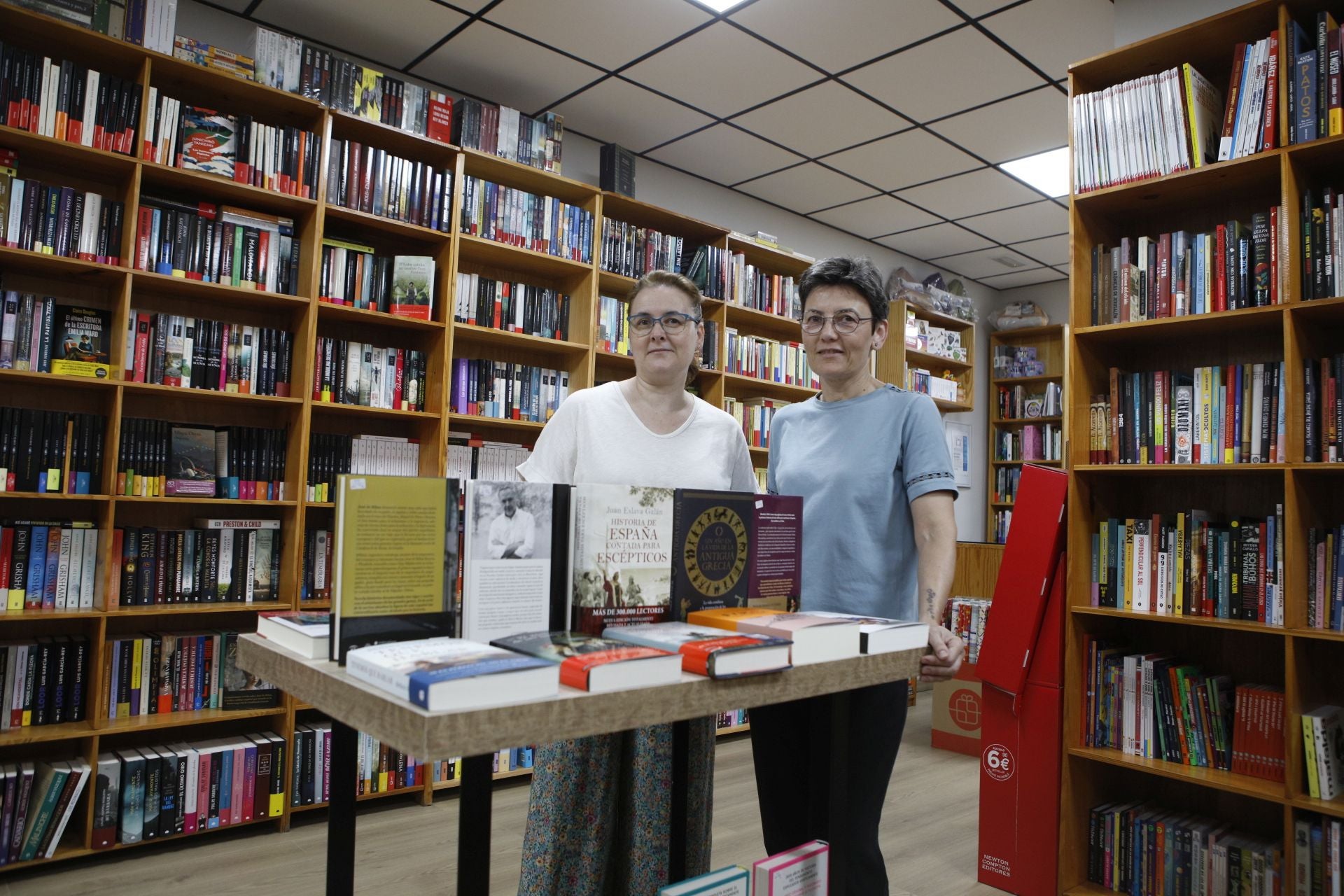 La librería Pléyades estrena local y amplía sus instalaciones