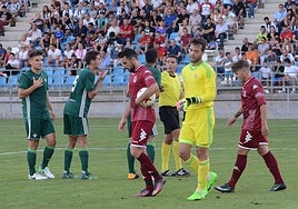 Sergio Tienza como portero del Betis Deportivo en el Nuevo Vivero antes de que Guzmán lanzara el penalti a favor del Badajoz en 2017.