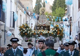 Imagen de la Virgen de la Montaña a su paso por la calle Caleros el pasado 24 de abril durante su bajada ordinaria.