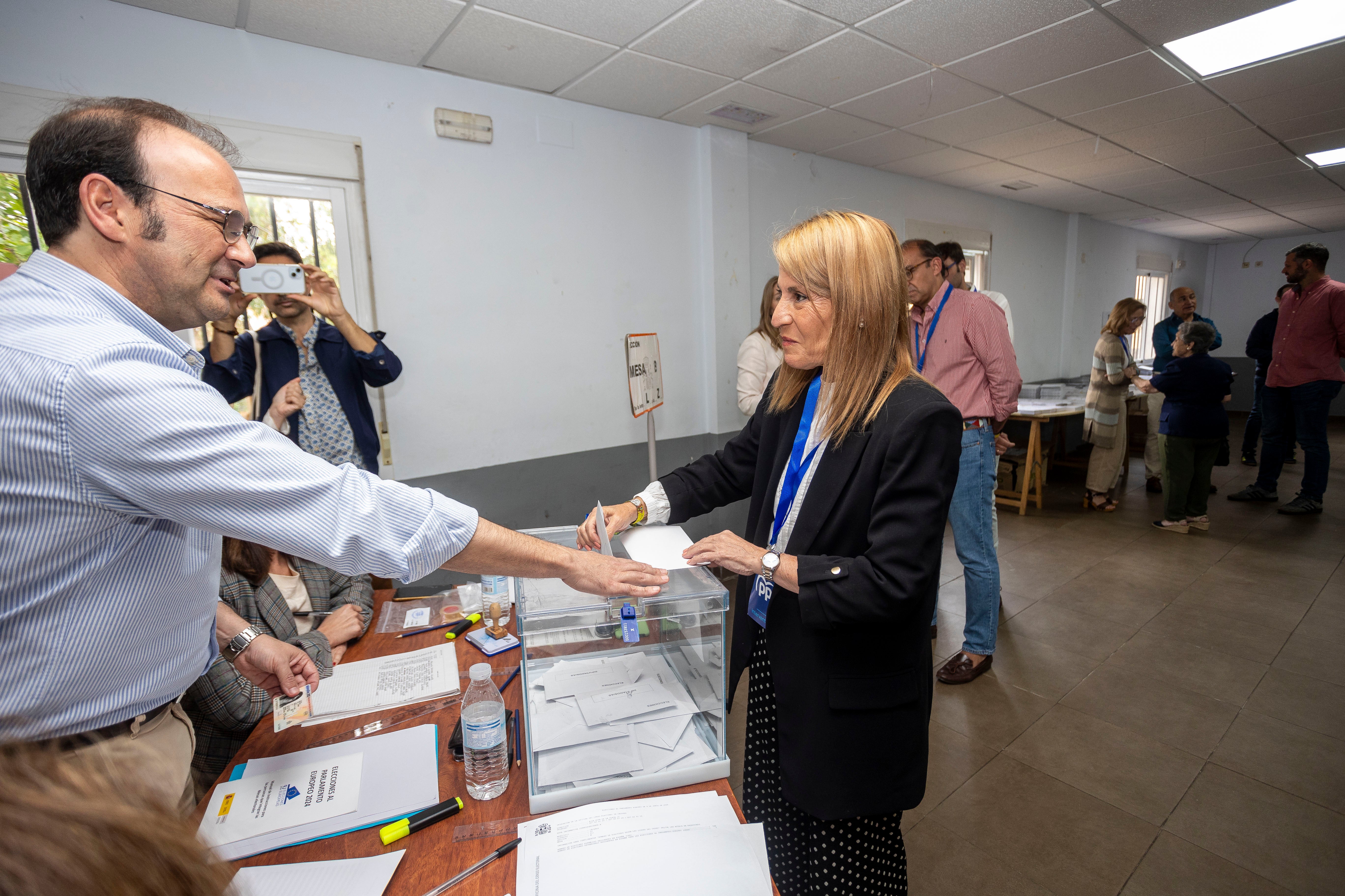 La jornada electoral en Extremadura, en imágenes