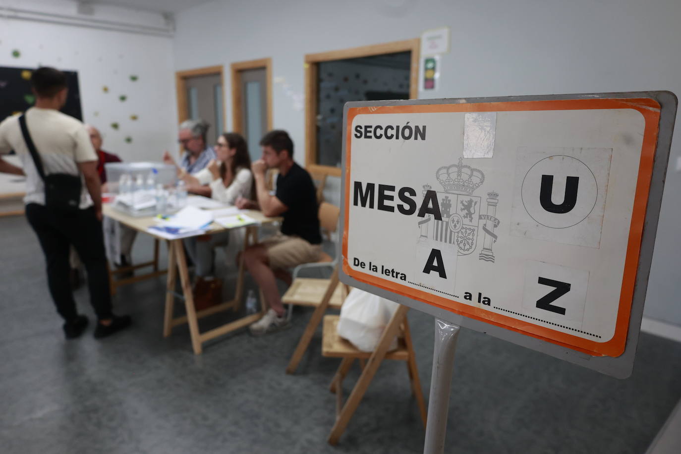 La jornada electoral en Extremadura, en imágenes