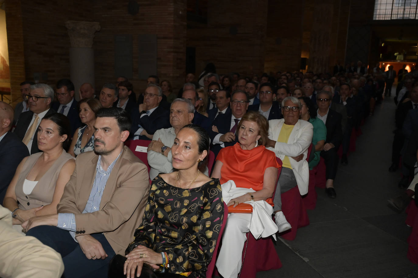 Santi Amaro, en primer plano, y Manuela Martín y Tomás Martín-Tamayo, tras él