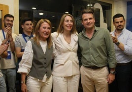 Elena Nevado, María Guardiola y Abel Bautista celebran la victoria en las elecciones europeas.