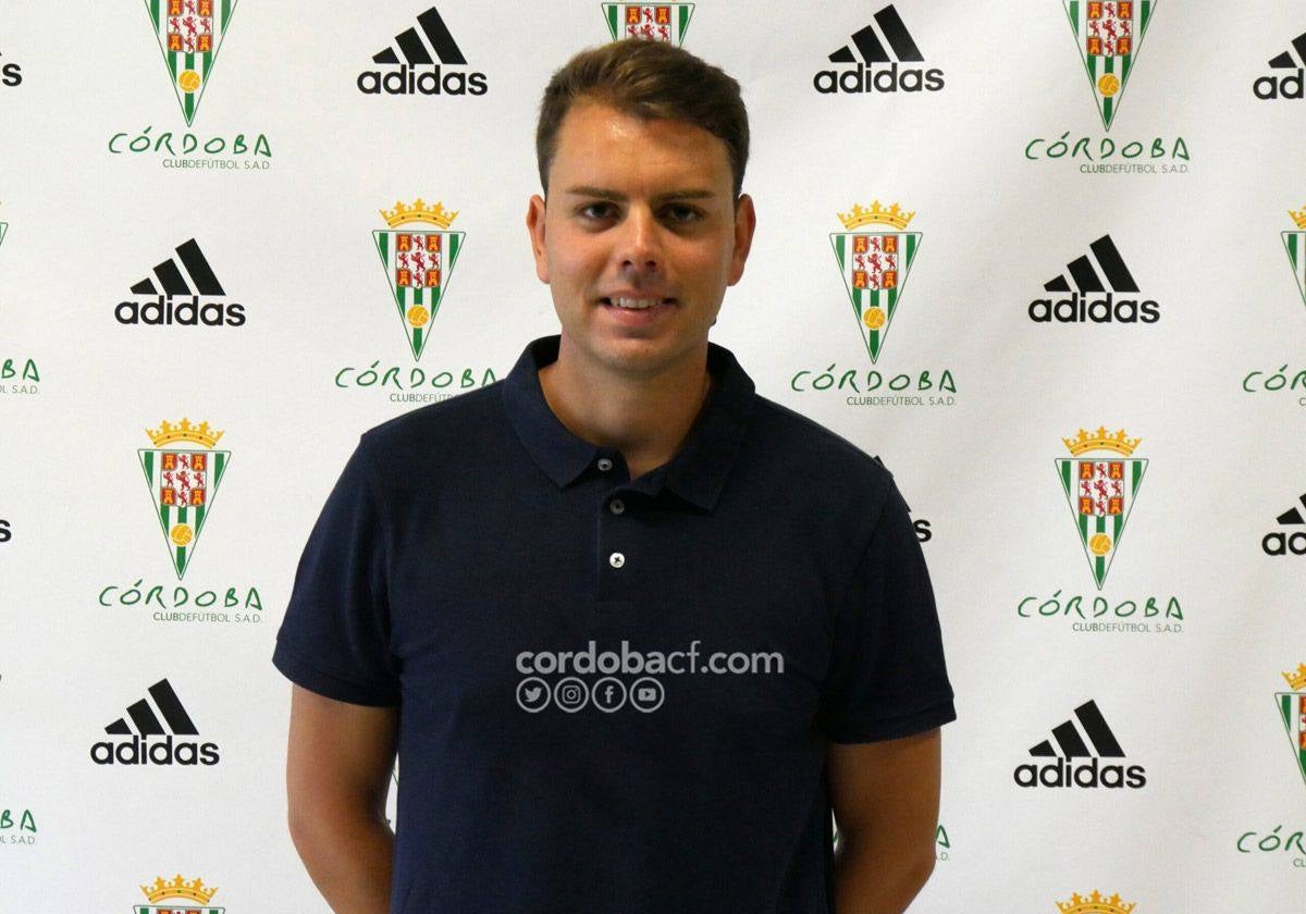 Manu Agudo durante su etapa como entrenador del Córdoba Femenino.