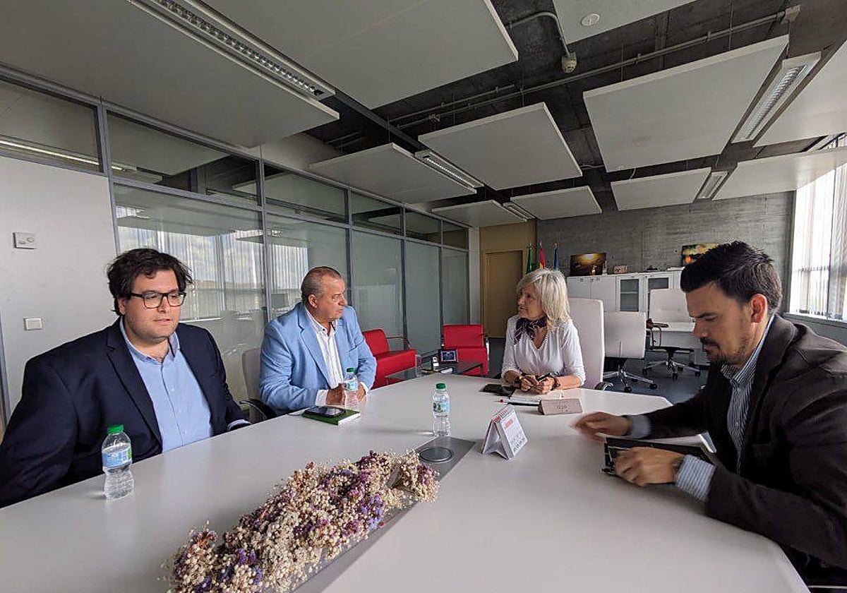 Bazaga y Amaro reciben a Pedro y Alberto Pecero.