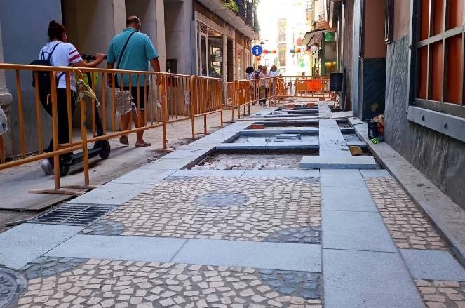 Obras el apsado año en la calzadinha portuguesa de la calle San Juan.