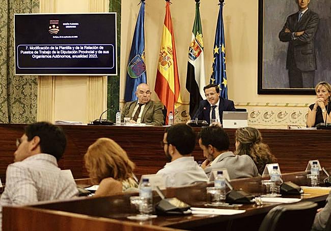 Salón de plenos de la Diputación de Badajoz.
