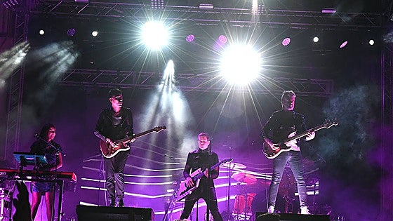 El espíritu festivalero de Dorian llena los rincones de la Plaza Mayor de Plasencia