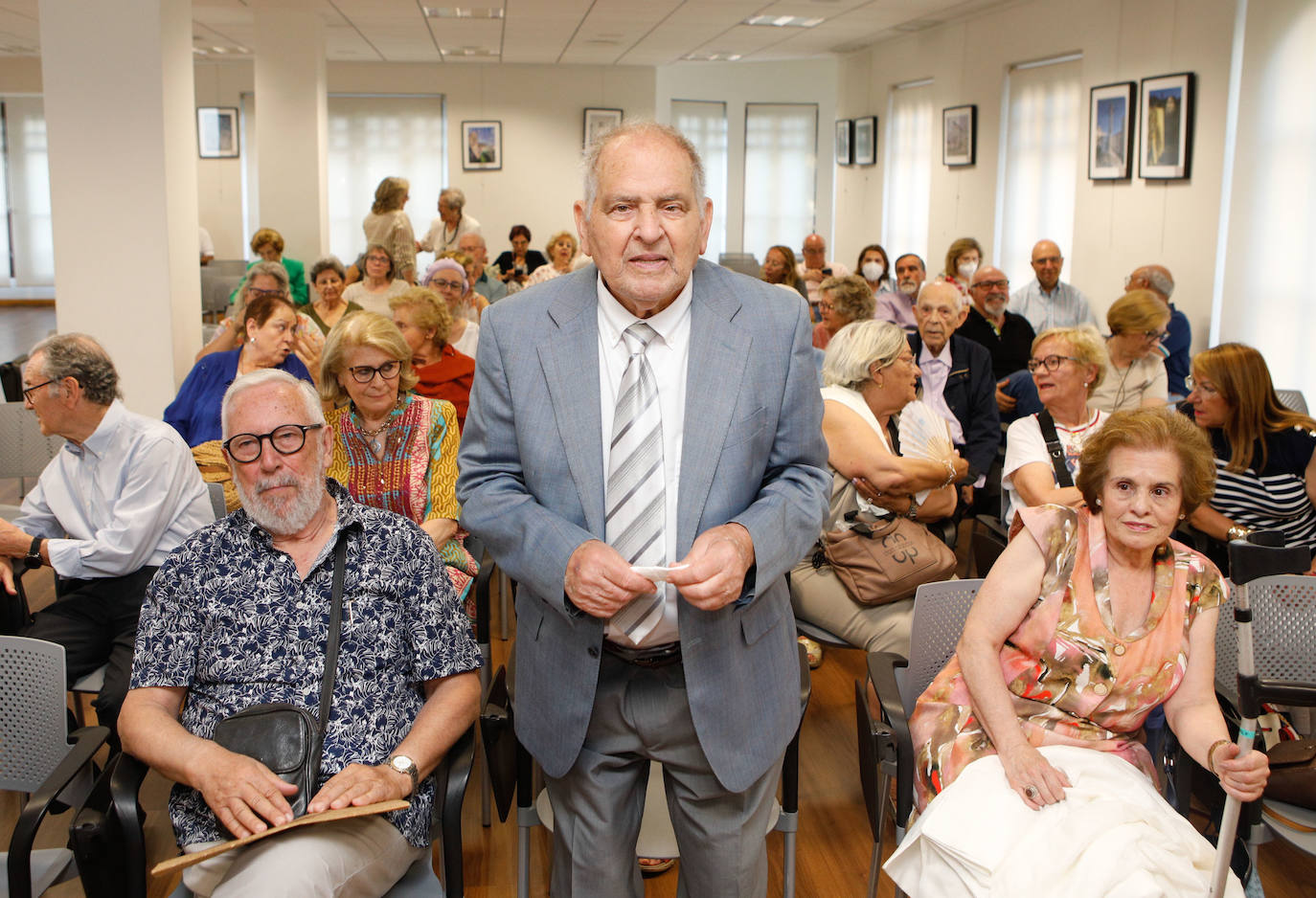 Presentación de la nueva junta directiva del Teléfono de la Esperanza y homenaje a Manuel Femia. 