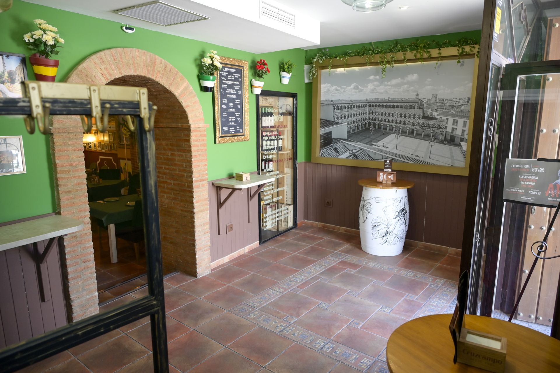 Imagen secundaria 2 - Una bodega extremeña en el casco antiguo de Badajoz