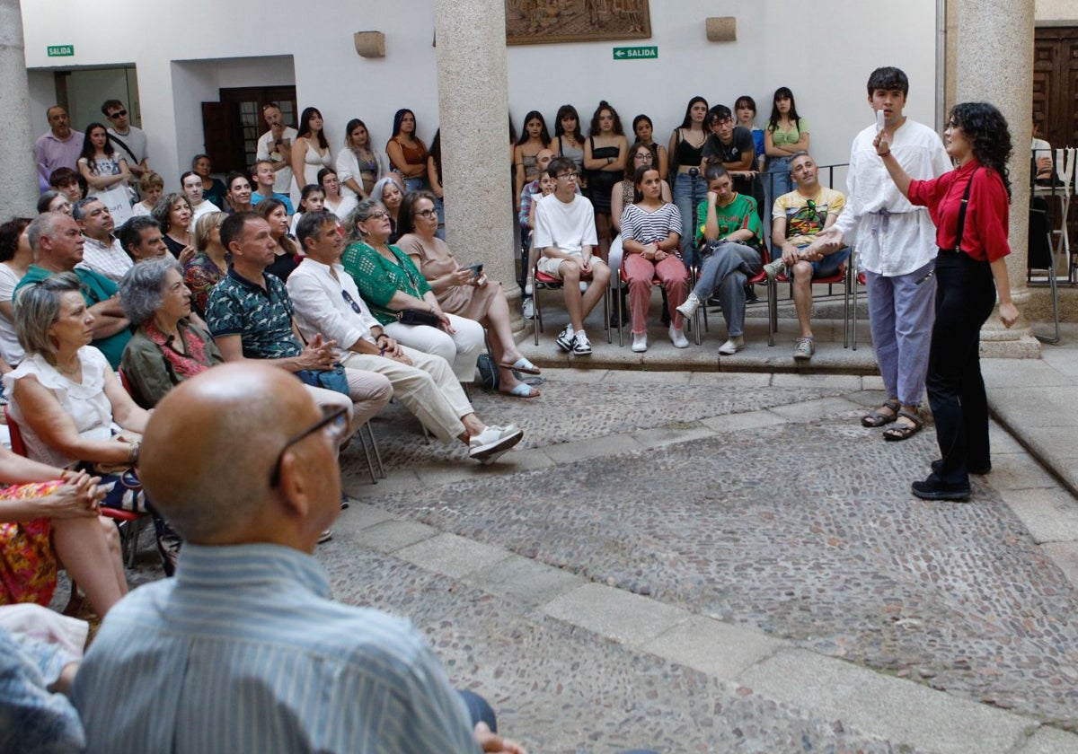 El Grupo Tábano este viernes en el Palacio de Carvajal.