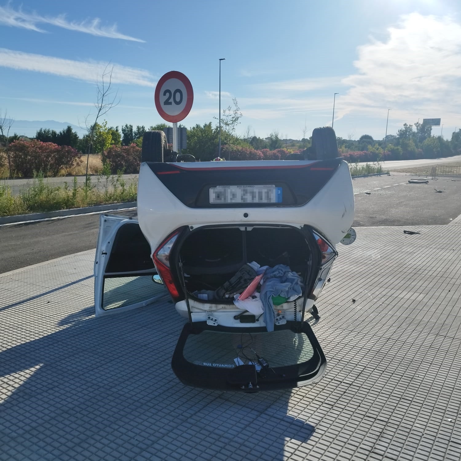 Así ha quedado el vehículo accidentado en Navalmoral tras dar vueltas de campana