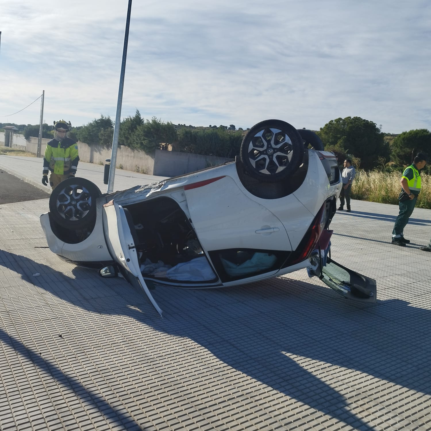 Así ha quedado el vehículo accidentado en Navalmoral tras dar vueltas de campana