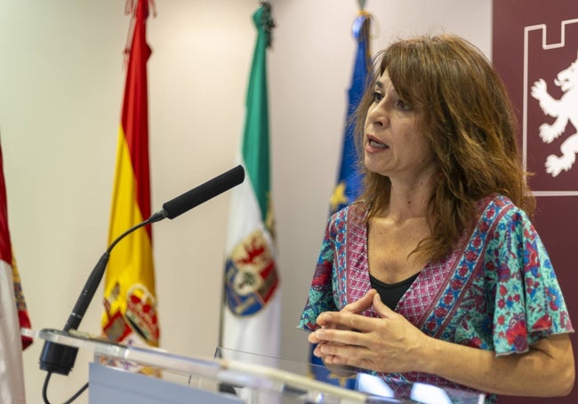 Belén Fernández, portavoz del PSOE, durante la rueda de prensa ofrecida este martes tras reunirse con el alcalde.