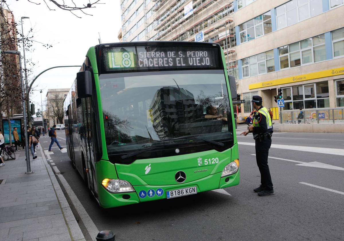 Cáceres tendrá el sábado una línea especial de bus para 7.000 opositores