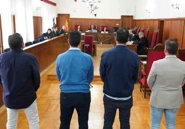 Tres de los cuatro policías que irrumpieron en un piso de Badajoz acuerdan rebajar la pena a 5 años de prisión