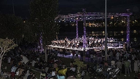 Música y colorido para disfrutar de una misteriosa noche de San Juan
