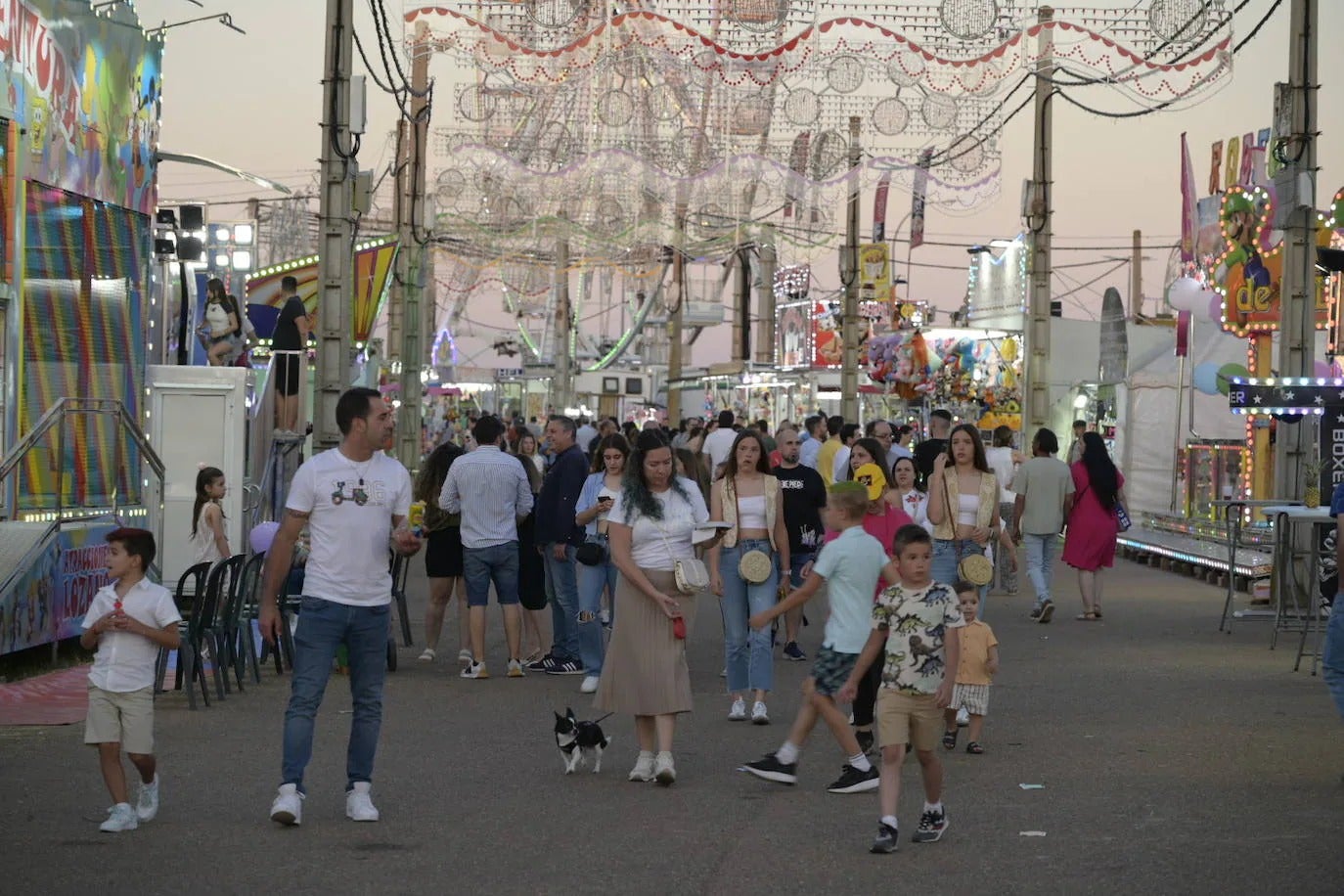 Traumatismos y picaduras, la primera noche se festeja sin incidentes en el ferial