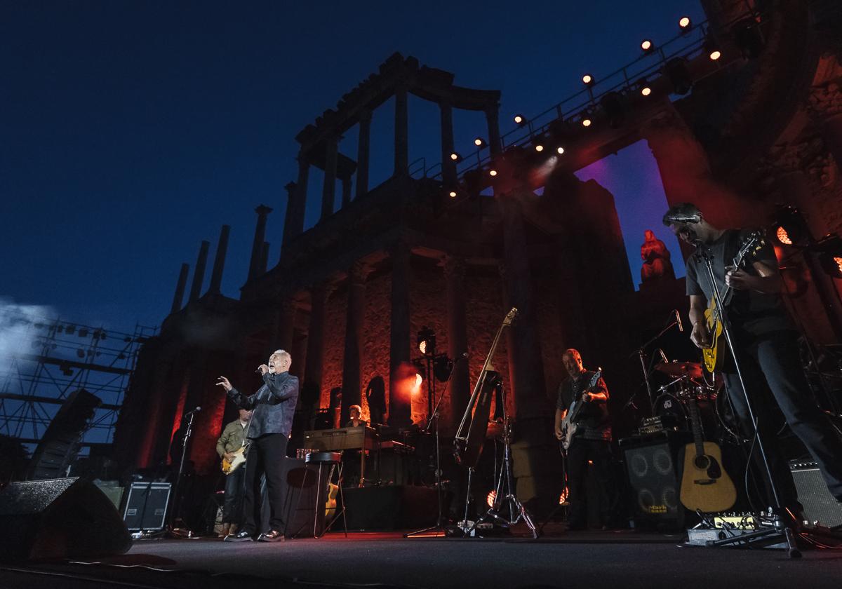 Tom Jones en el escenario del Teatro Romano.