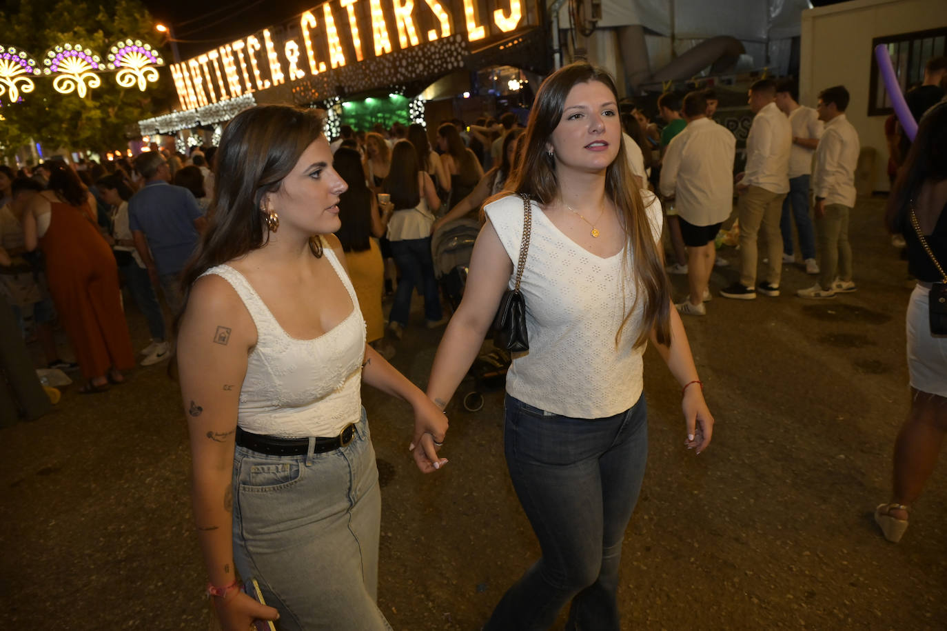 Fiesta en las casetas durante la noche del sábado