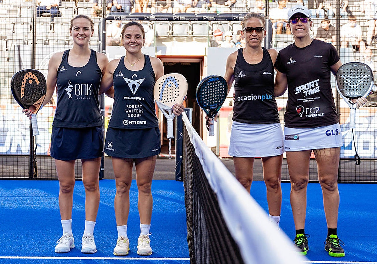 Ari Sánchez y Paula Josemaría junto a Llaguno y Sainz.