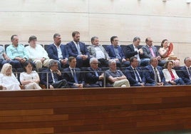 La presidenta extremeña, María Guardiola, en su intervención en la Asamblea.