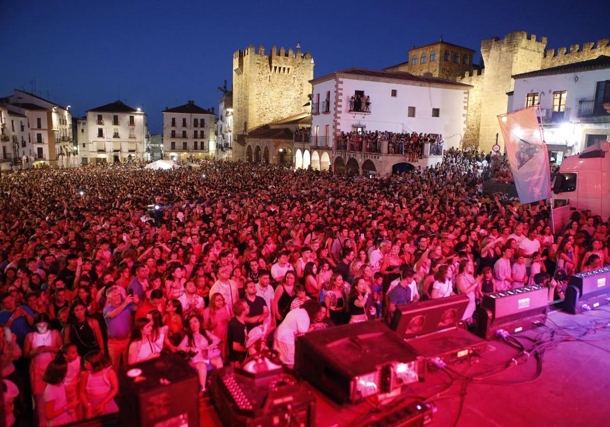 Lleno en la Plaza Mayor durante el concierto de Los 40 Summer Live el pasado verano.