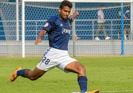 Charbel González, nueva incorporación emeritense, en su último equipo, el Oviedo Vetusta.