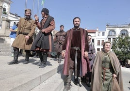 Figurantes de la segunda temporada de 'La casa del dragón' en la Plaza Mayor de Cáceres en mayo de 2023.