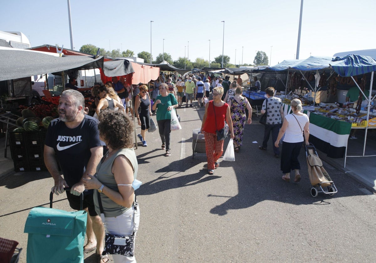 Público en el Mercado Franco de Cáceres en una imagen de archivo.