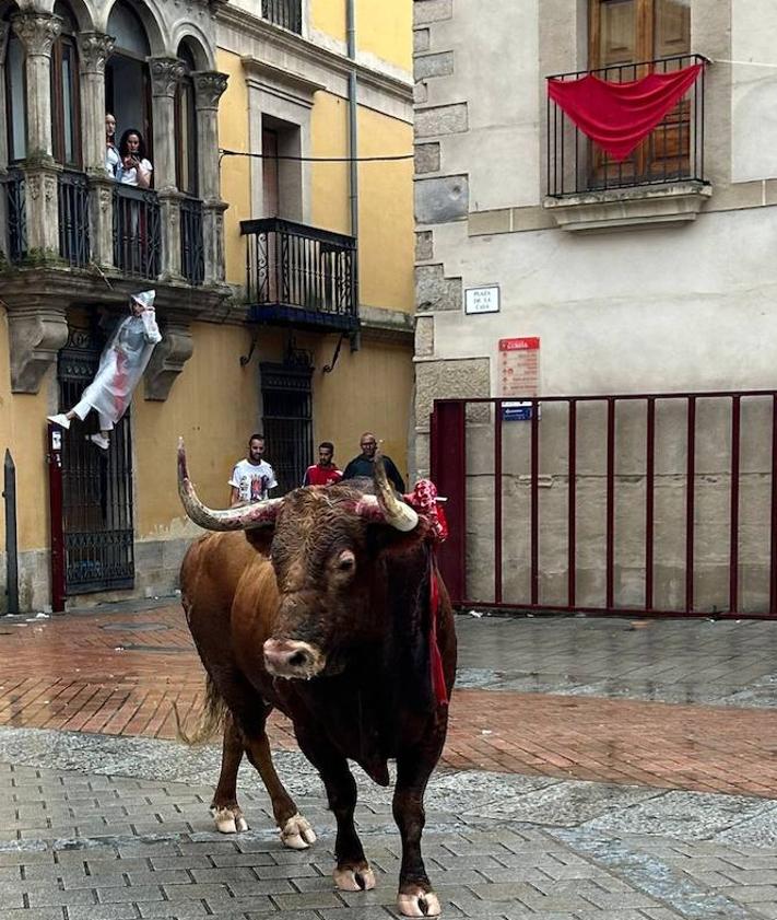 Imagen secundaria 2 - Última lidia de San Juan 2024 en Coria llena de emoción