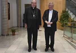 El arzobispo emérito, Celso Morga, y el nuevo arzobispo, José Rodríguez Carballo, juntos este sábado.