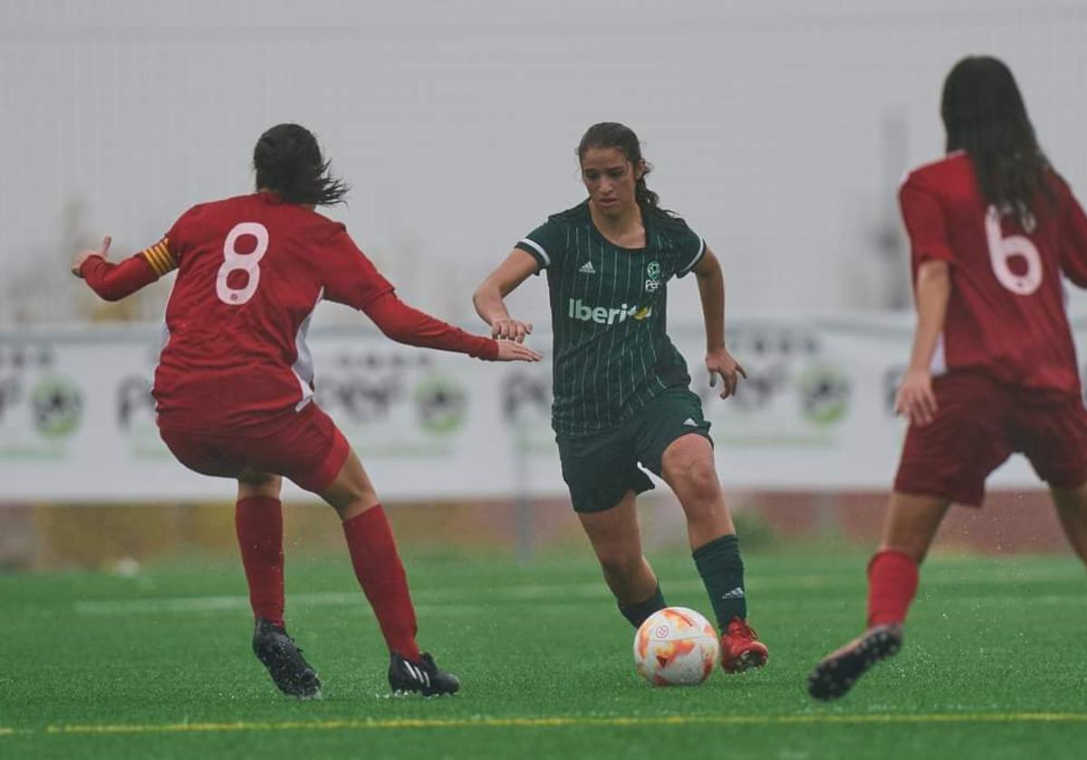 Lucía, durante un partido con la Selección Extremeña.