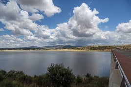 Embalse de Alcollarín