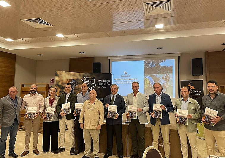 Asistentes a la presentación del informe de ASICCAZA