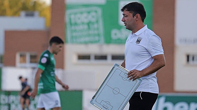 Rai Rosa releva a Miguel Ángel Ávila en el banquillo del Coria