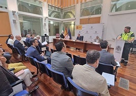 Fotografía de la reunión de la campaña del transporte de tomate.