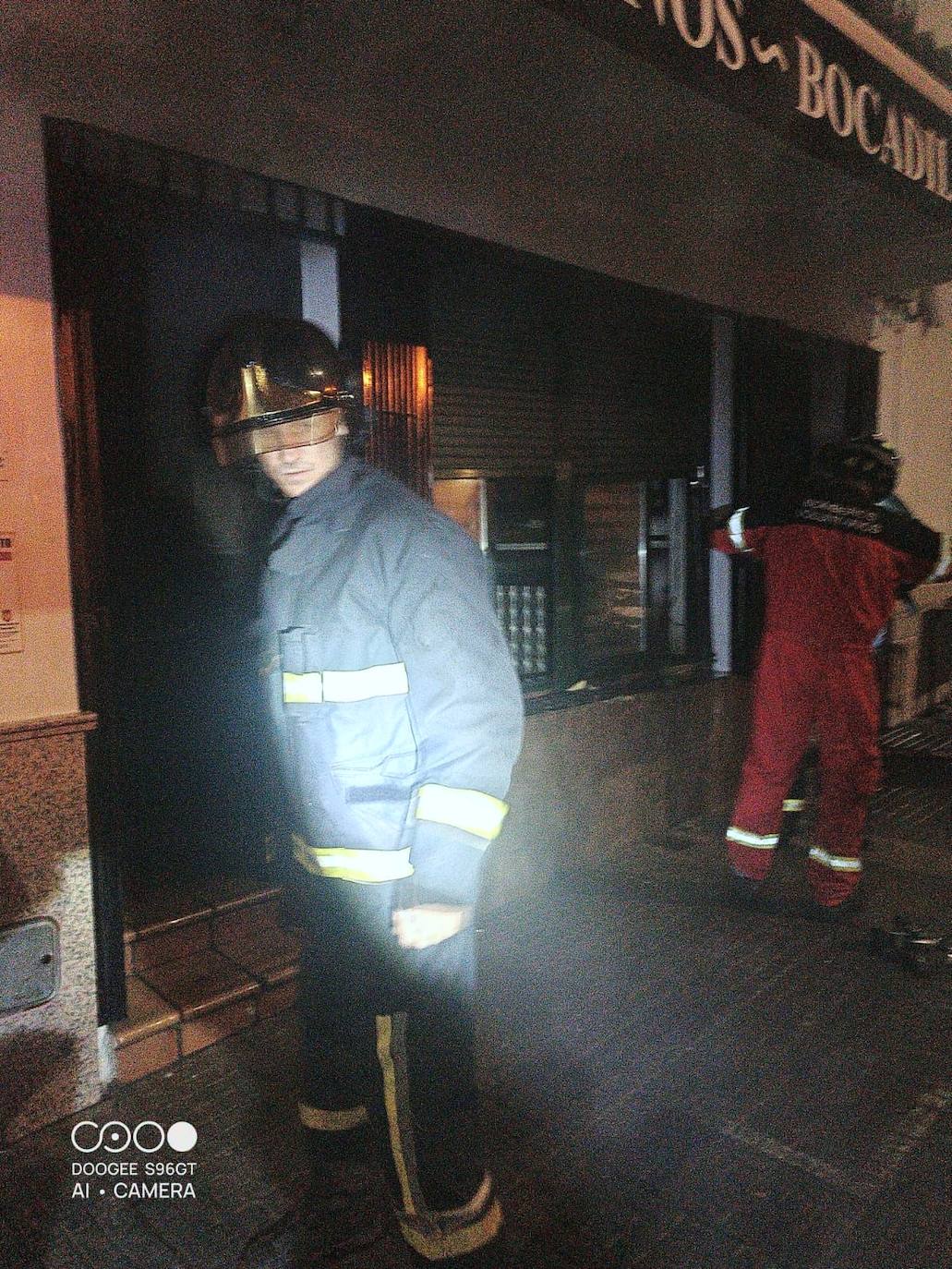 Así ha sido el incendio de un bar en Monesterio