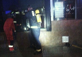 Incendio de madrugada en un bar de Monesterio
