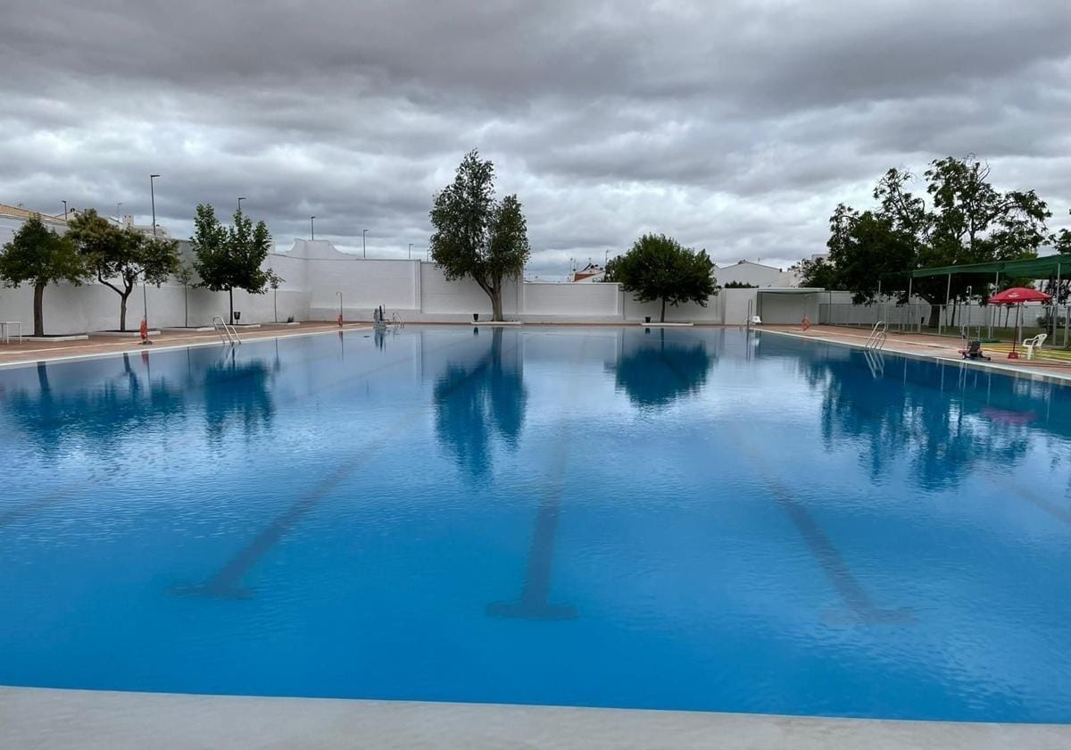 Imagen de archivo de la piscina municipal de Los Santos de Maimona