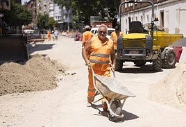 Trabajadores calor alta temperatura construcción.