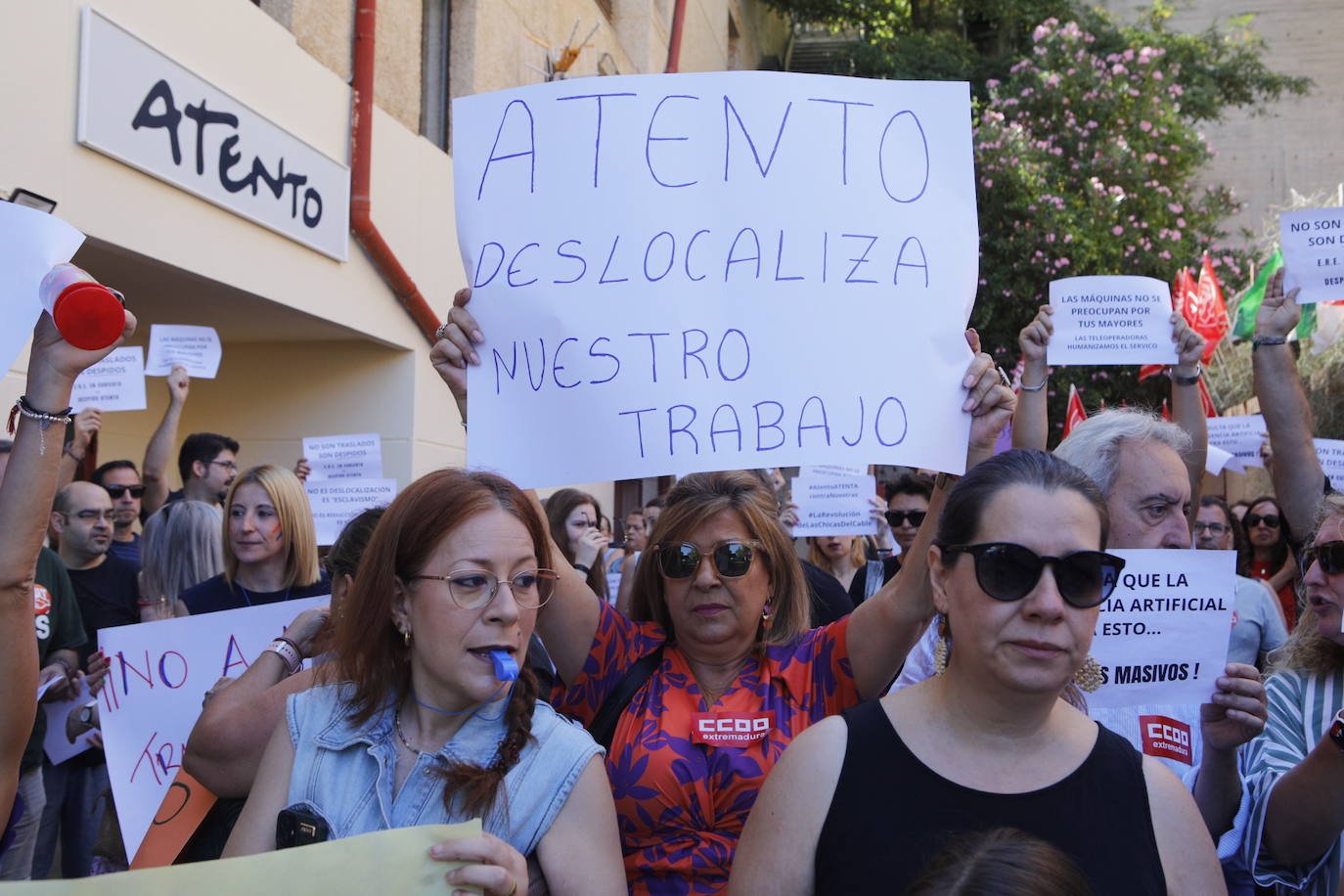 Los trabajadores de Catelsa y Atento se echan a la calle en Cáceres