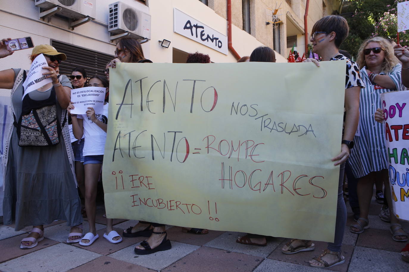 Los trabajadores de Catelsa y Atento se echan a la calle en Cáceres