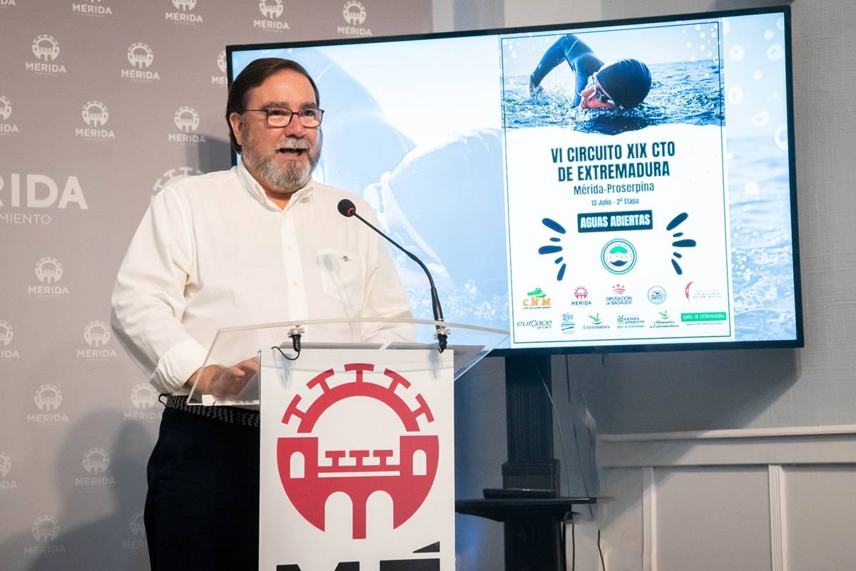 Antonio Marín, delegado de Deportes, en la presentación del Campeonato Extremeño de Aguas Abiertas.