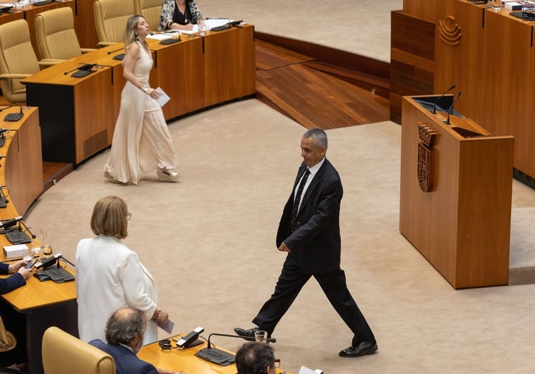 Guardiola y Gordillo escenifican su desencuentro en la elección de la Mesa de la Asamblea.