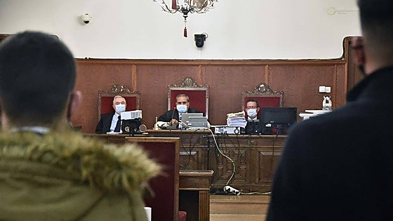 El Supremo rebaja año y medio la condena a la 'manada de Badajoz' tras aplicar la ley del solo sí es sí